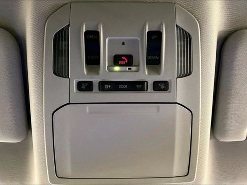 Certified 2024 Toyota Highlander XLE image 37