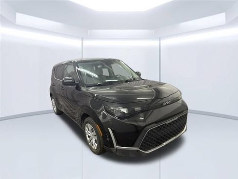 Used 2023 Kia Soul LX FWD image 3