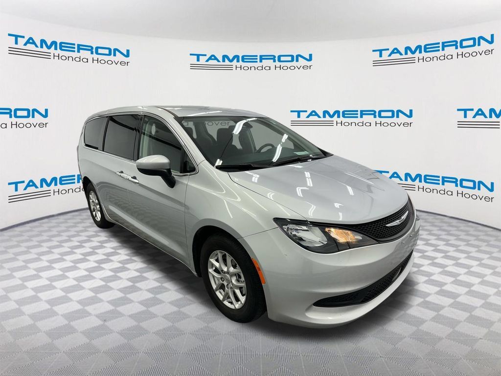 Used 2023 Chrysler Voyager LX FWD image 7