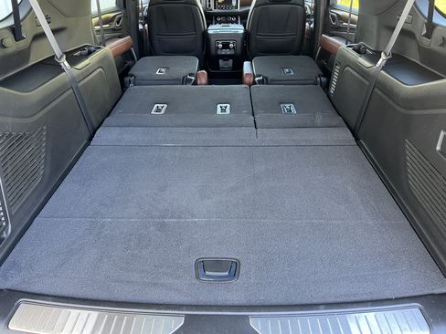 Used 2024 GMC Yukon XL Denali Ultimate AWD/4WD image 23