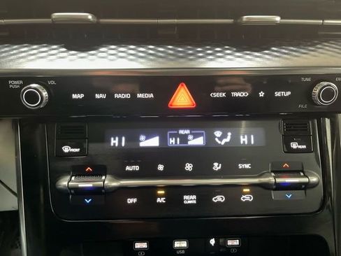 Used 2022 Kia Carnival SX Prestige image 19