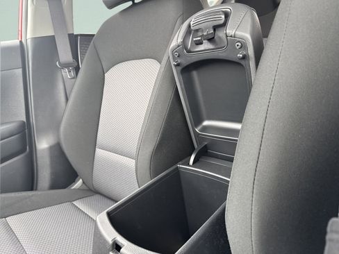 Used 2025 Kia Soul LX w/ LX Technology Package FWD image 26