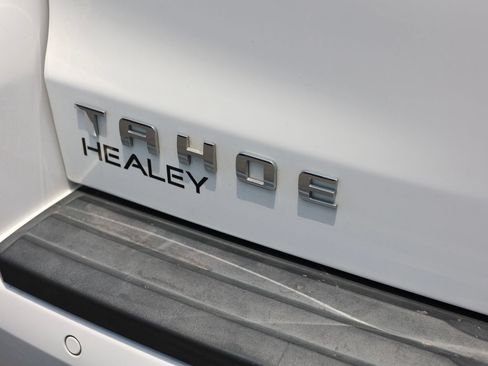 Used 2017 Chevrolet Tahoe LT AWD/4WD image 11