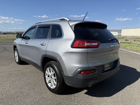 Used 2014 Jeep Cherokee Latitude AWD/4WD image 4