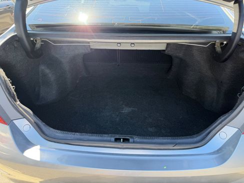 Used 2015 Toyota Camry SE FWD image 9