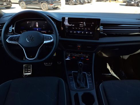 Certified 2025 Volkswagen Jetta Sport FWD image 21