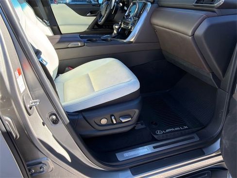 Used 2024 Lexus LX 600 4WD w/ Luxury Package image 13