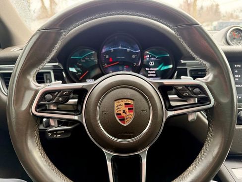 Used 2018 Porsche Macan AWD/4WD image 26