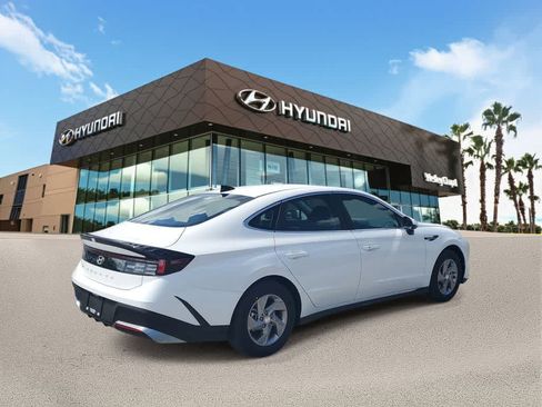 New 2026 Hyundai Sonata SE FWD image 3