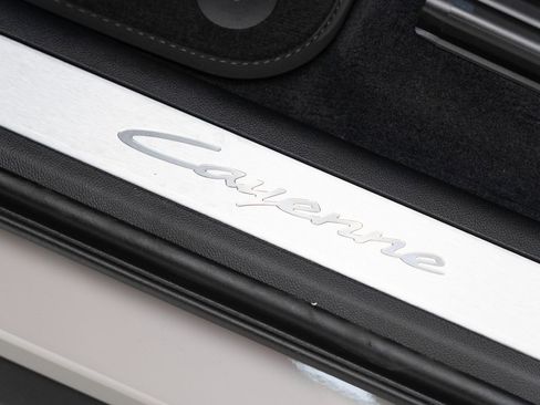 New 2025 Porsche Cayenne image 14