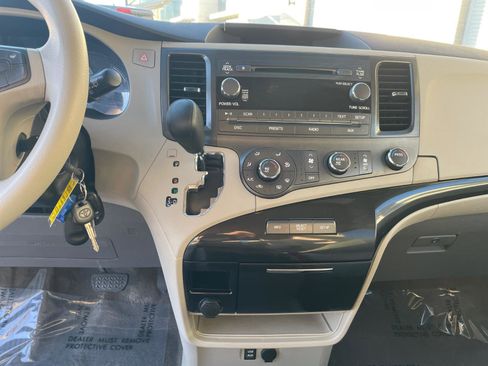 Used 2012 Toyota Sienna LE image 15