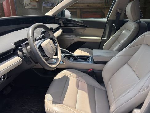 Used 2025 Lincoln Nautilus Premier AWD/4WD image 20