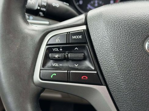 Used 2017 Hyundai Elantra Limited image 18