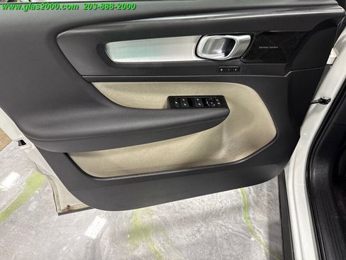 Used 2022 Volvo XC40 T5 Momentum image 25