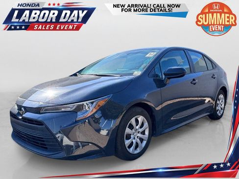 Used 2025 Toyota Corolla LE FWD image 1