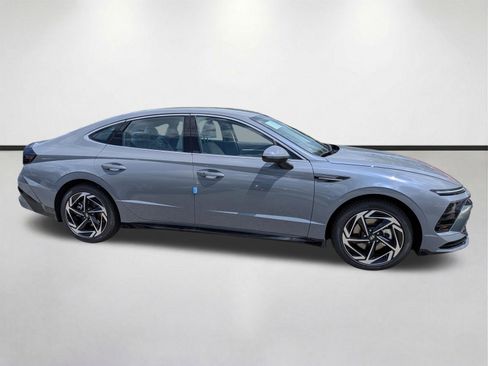 New 2026 Hyundai Sonata SEL FWD image 3