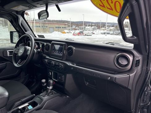 Used 2022 Jeep Wrangler Unlimited Sport image 12