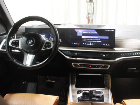 Used 2025 BMW X5 xDrive40i w/ M Sport Package AWD/4WD image 6