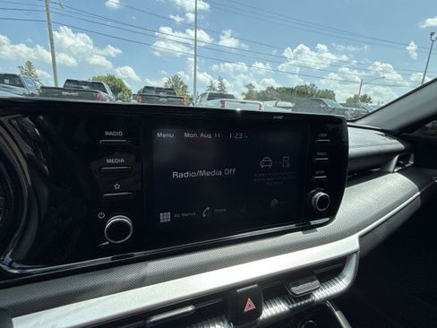 Used 2021 Kia K5 LXS image 12