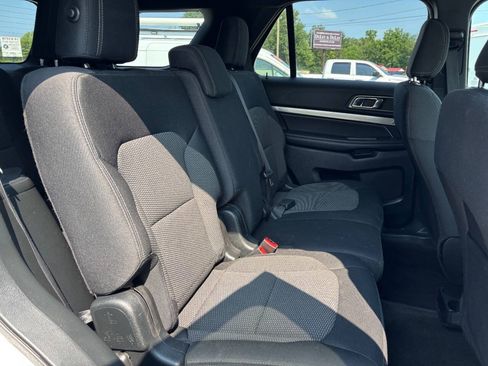 Used 2018 Ford Explorer XLT AWD/4WD image 12