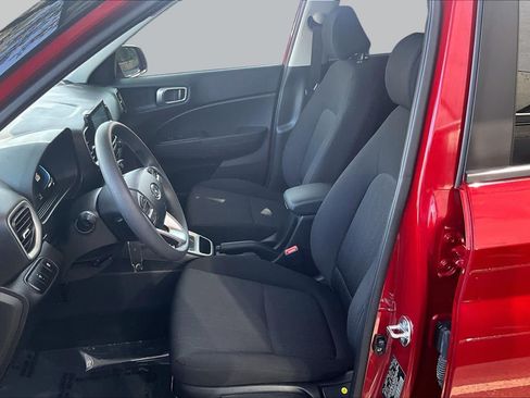 Used 2025 Hyundai Venue SE FWD image 9