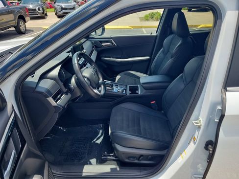 Used 2024 Mitsubishi Outlander SE FWD image 16