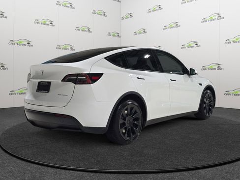 Used 2022 Tesla Model Y Long Range image 7