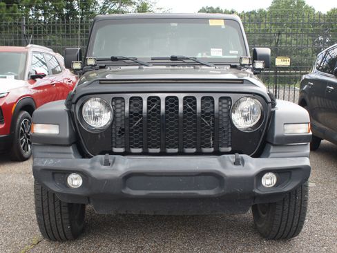 Used 2020 Jeep Gladiator Sport w/ Quick Order Package 24S AWD/4WD image 2