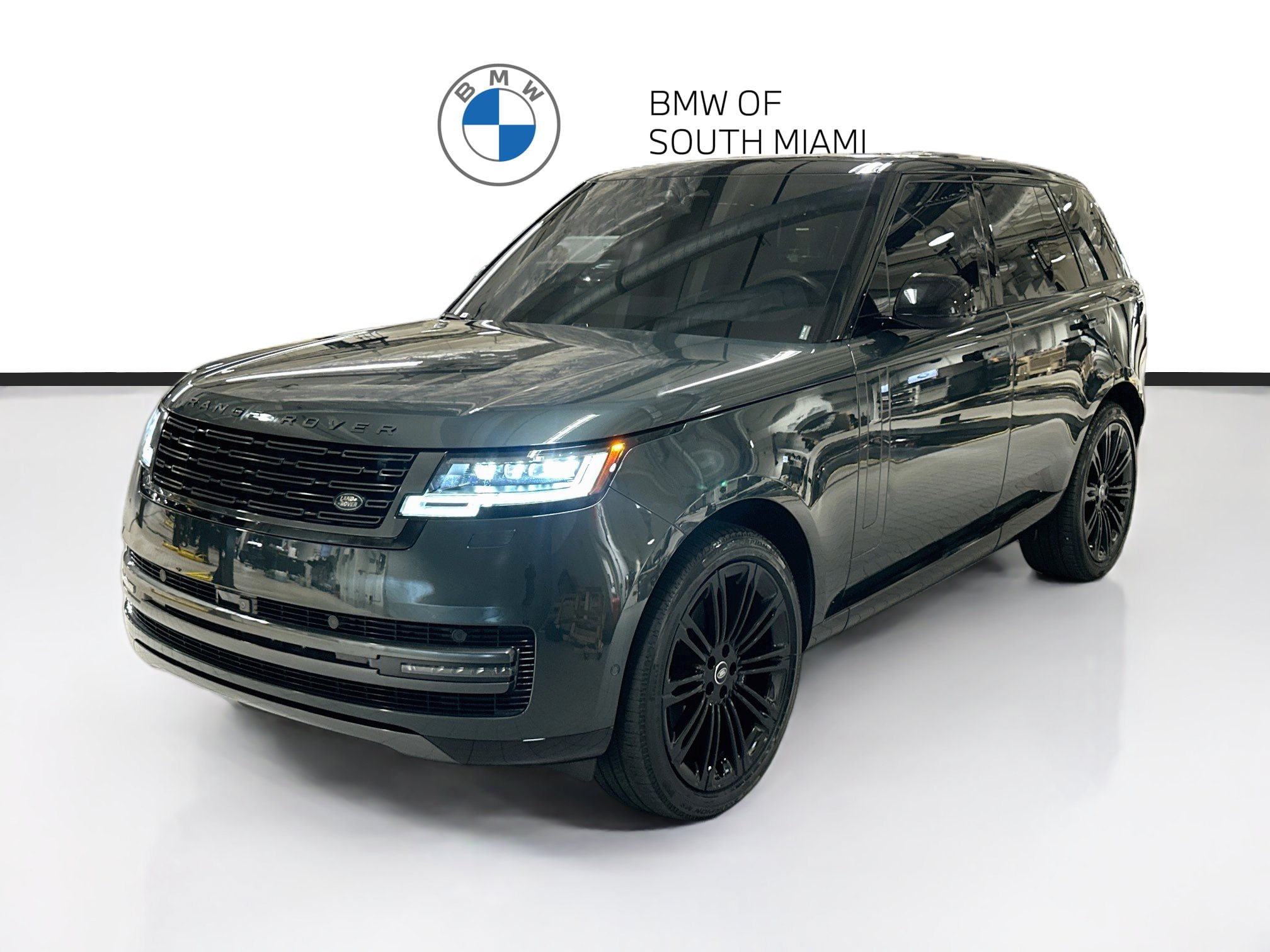 Used 2025 Land Rover Range Rover SE AWD/4WD image 3