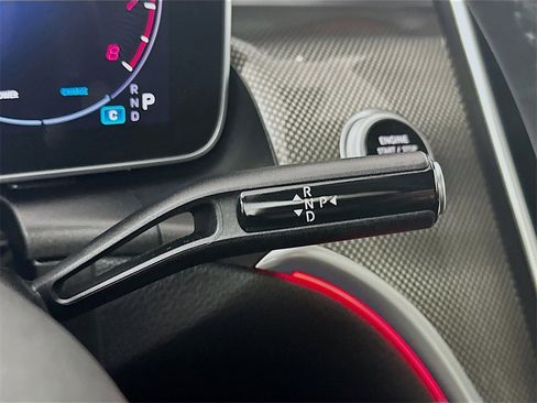 Used 2025 Mercedes-Benz GLC 300 4MATIC image 16