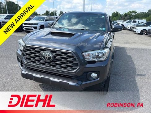 Used 2020 Toyota Tacoma TRD Sport AWD/4WD image 2