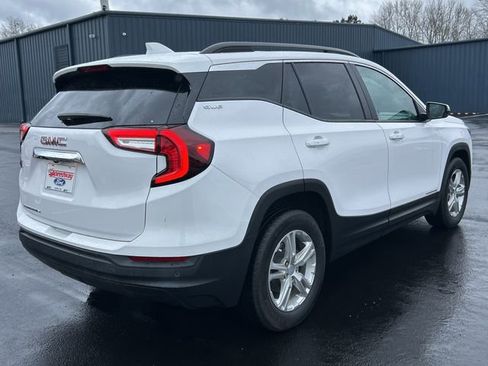 Used 2022 GMC Terrain SLE w/ Driver Convenience Package image 4