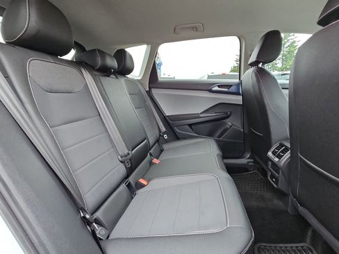 Used 2024 Volkswagen Taos SE image 28