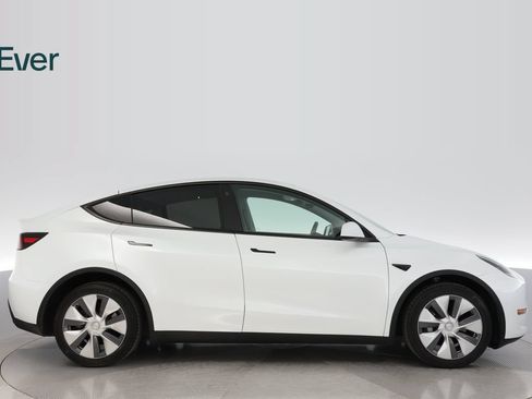 Used 2023 Tesla Model Y Long Range AWD/4WD image 13