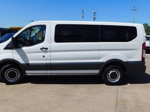 Used 2016 Ford Transit 150 XL image 4