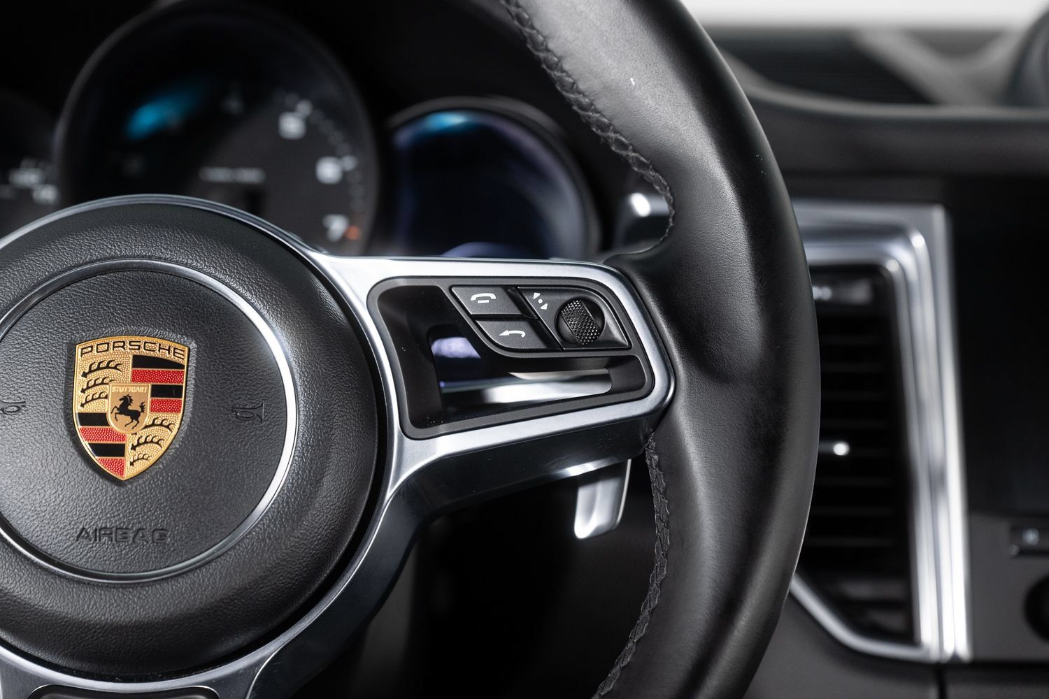 Used 2018 Porsche Macan AWD/4WD image 33
