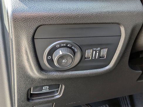 Used 2023 Jeep Grand Cherokee L Limited w/ Black Appearance Package image 15