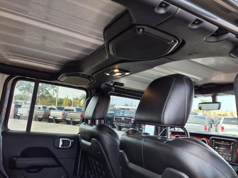 Used 2022 Jeep Wrangler Unlimited Rubicon w/ Cold Weather Group image 17