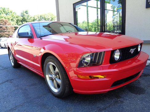 Used 2006 Ford Mustang GT RWD image 3
