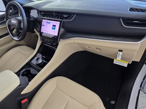 New 2025 Jeep Grand Cherokee Limited image 19