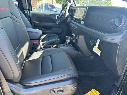 New 2025 Jeep Wrangler Unlimited Rubicon w/ XTREMEE 35" Tire Package image 13