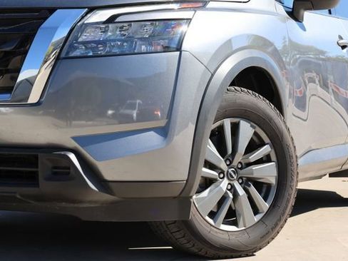 Used 2023 Nissan Pathfinder SV image 7