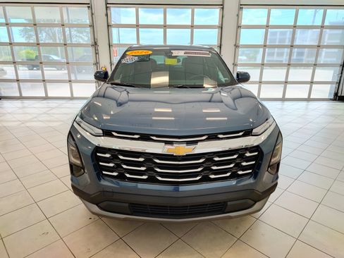 Used 2026 Chevrolet Equinox LT AWD/4WD image 8