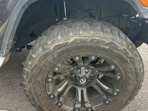 Used 2018 Jeep Wrangler Unlimited Sahara AWD/4WD image 17