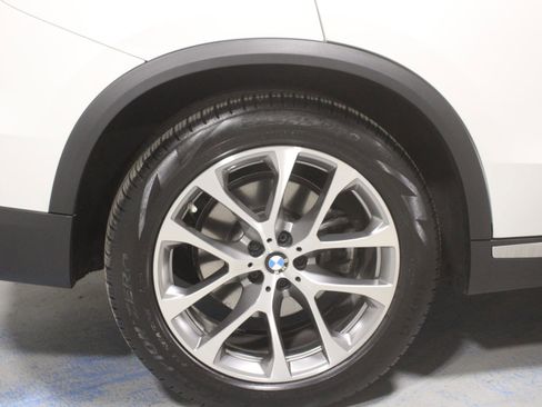 Certified 2024 BMW X5 xDrive40i w/ Premium Package AWD/4WD image 39
