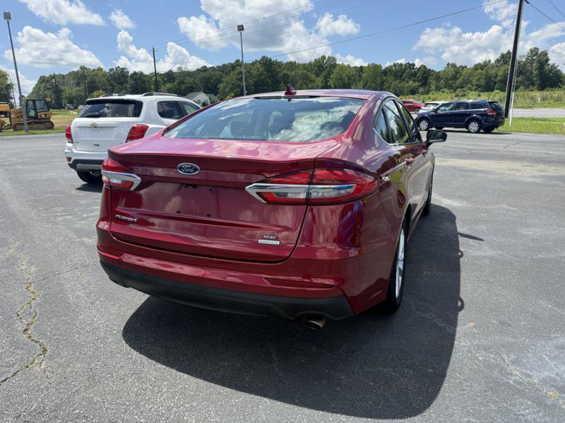 Used 2019 Ford Fusion SE FWD image 4