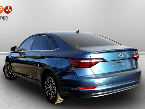 Used 2021 Volkswagen Jetta SE w/ SE Cold Weather Package image 5