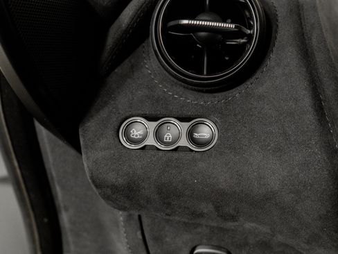 Used 2024 McLaren 750S image 36