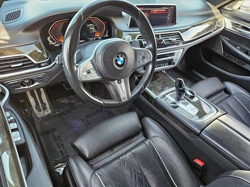Used 2020 BMW 750i xDrive w/ Executive Package image 9