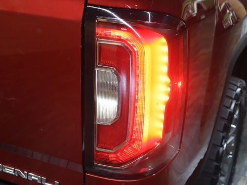 Used 2018 GMC Sierra 1500 Denali w/ Denali Ultimate Package image 22